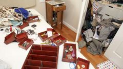 Estado en que qued� una de las viviendas asaltadas por los ladrones en el centro de Ferrol