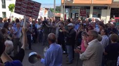 Los vecinos de Mi�o piden la dimisi�n del alcalde ante el Concello