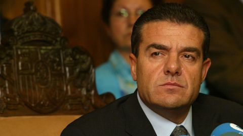 Ismael Fernndez, en el 2002, tras presentar su dimisin despus de haber sido condenado por acoso sexual