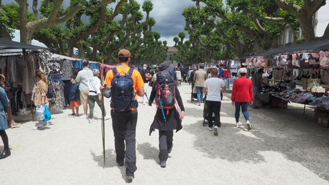 En Padrn, donde se suavizaron las restricciones este fin de semana, se celebr un mercadillo dominical muy animado