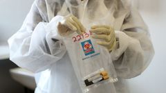 Toma de muestras de voluntarios en el ensayo cl�nico para la vacuna, ahora paralizado