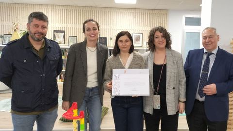 En la inauguración estuvieron presentes, de izquierda a derecha, Francisco Calo, Judith Fernández, Inmaculada Cortón y dos trabajadores del centro.