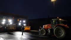 Ganaderos franceses han cortado las carreteras para protestar por el vaciado sanitario de las�granjas positivas en dermatosis