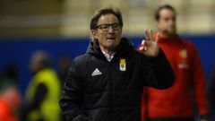 Anquela Lorca Real Oviedo Horizontal.Anquela da ordenes durante el encuentro