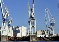 Las gradas de Navantia a�n contin�an vac�as pese a la obra del flotel. 