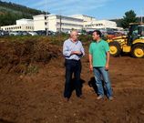Rafael Vior y Barcia, visitando ayer los trabajos en el solar.