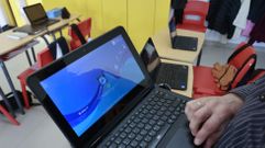 El programa E-Dixgal facilita ordenadores a los alumnos de los centros adheridos