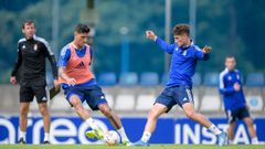 Grippo y Javi Cueto, con Ziganda al fondo, en El Requex�n