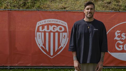 Marc Mart�nez, en el campo de entrenamiento de O Ceao