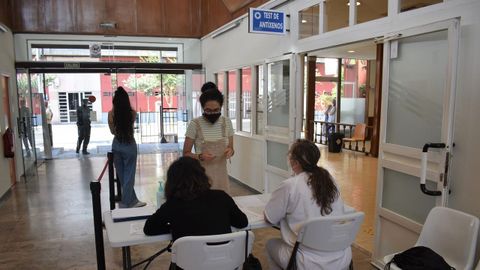 Entrada del punto de pruebas de ant�genos instalado en la estaci�n de autobuses de Monforte, en una imagen tomada el viernes por la ma�ana