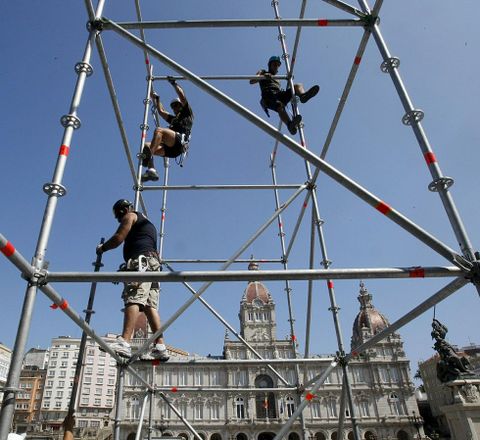 Montaje del escenario de Mar�a Pita en el 2011. 