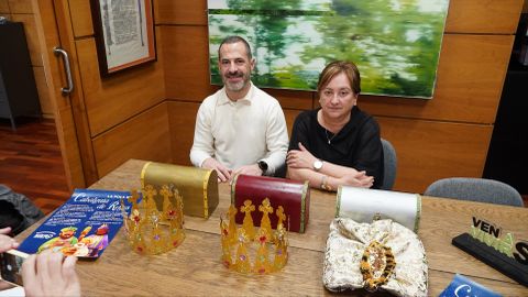 El alcalde de Siero, �ngel Garc�a y la concejala de Festejos, Mercados y Bienestar Animal, Ana Nosti