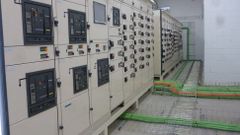 Cuadro elctrico y cableado de Osmos en una plataforma logstica