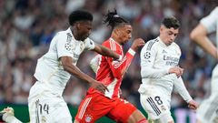 Tchouam�ni y Valverde, del Real Madrid, en un partido contra el Bayern de M�nich