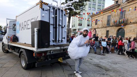 Los p�lets protagonizaron el entierro de la sardina de Cambados