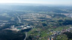 El complejo turstico se ubicar entre la A-6 y el polgono industrial .