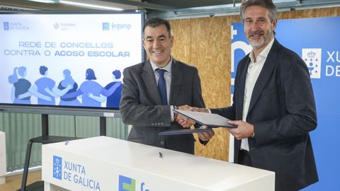 El conselleiro de Educaci�n, Rom�n Rodr�guez, y el presidente de la Fegamp, Alberto Varela