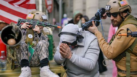 Maduro, capturado por soldados americanos en el s�bado de entroido en Xinzo.