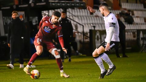 Tiago en una acci�n por banda durante el partido ante el M�rida