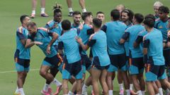Los jugadores de la selecci�n, con el gallego Borja Iglesias a la izquierda, durante el entrenamiento en el estadio Cotton Bowl de Dallas en la v�spera de la semifinal del Mundial.