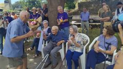 Moncho, na homenaxe que lle bridou o grupo de teatro Airi�os o pasado ver�n.