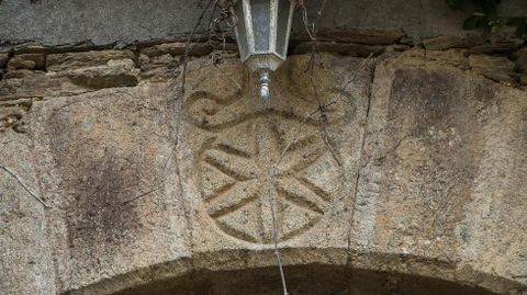 Relieve decorativo en un dintel de la Casa de Fidalgo