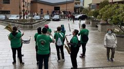 O Barco y Dac�n celebran santa Rita.La charanga Bicoia anim� la sesi�n verm� en O Barco