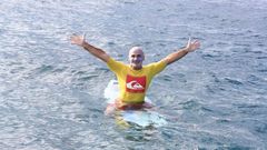 Gallo alterna la faceta deportiva con sus funciones como profesor de surf profesional