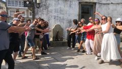 Coro Comunitario na fonte do Cruceiro de San Pedro