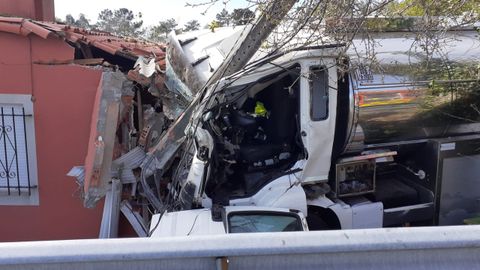 El camin destroz dos habitaciones de la casa