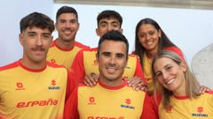 Los deportistas de la selecci�n espa�ola en la presentaci�n de triatl�n en el Concello de Pontevedra. 