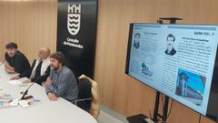 Miembros de Polo Corre do Vento, con Tino Fern�ndez en la presentaci�n del libro