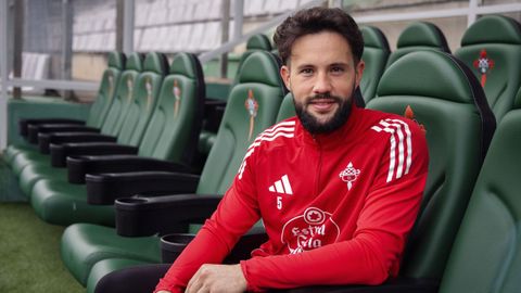 Parera en el banquillo del estadio de A Malata. 