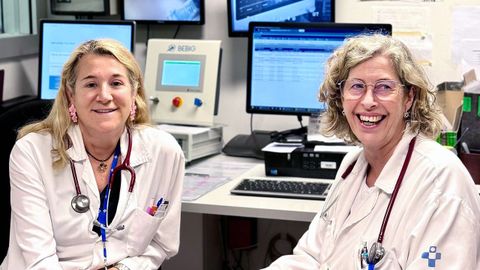 De izquierda a derecha, Ana Alonso, jefa de la Secci�n de Braquiterapia y T�cnicas Especiales del HUCA; y Estrella Turienzo, responsable de la Secci�n de Tubo Digestivo.