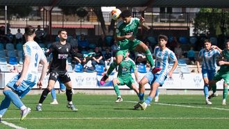 Pujol en una acci&oacute;n de la visita del Racing a Talavera.