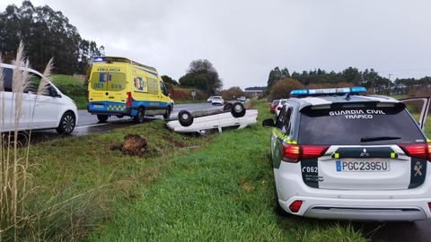 El accidente se produjo en el punto kilom�trico 7 de la AC-418, en Bu�o.