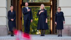 El rey Haakon VIII y la reina Mette-Marit de Noruega, el pasado lunes junto a Marta Luisa de Noruega y la reina Sonia en los actos f�nebres tras la muerte de Harald V