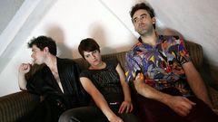 La Voz ofrece ma�ana el electrizante �lbum de debut de Tri�ngulo de Amor Bizarro