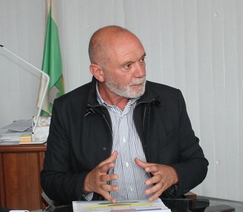 Jos� Manuel Bouz�n lidera o plan de acci�n comercial en Lal�n. 