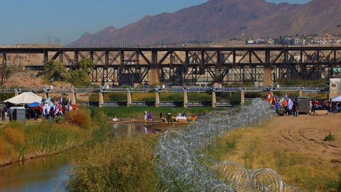 Miembros de la Iglesia católico recordaron a los dos lados de la frontera entre México y EE.UU: a los migrantes muertos.