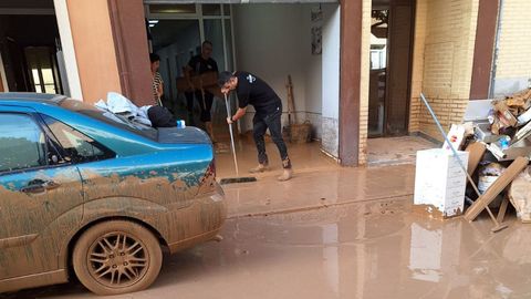 Una pareja de origen mariano que lleva unos 16 aos viviendo en Torrent ayudando en labores de limpieza