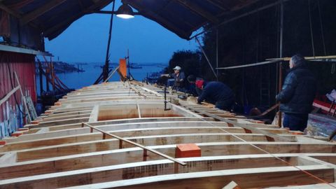 Construccin en una embarcacin de madera, en la carpintera de ribeira de Lorb