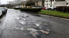 Las reparaciones de urgencia en las calles de Santiago se desintegran