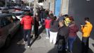 Colas en Riazor para retirar las invitaciones del Dépor - Sevilla