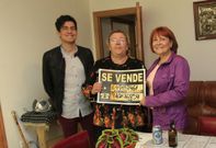 Arely V�zquez en el piso que adquiri� ayer, adelant�ndose a otros compradores interesados. 