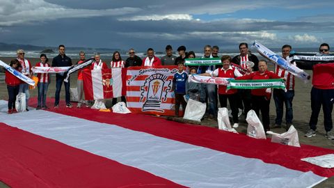 Aficiones Unidas y la red PBIP Mxico recogen casi 300 kilos de basura en la playa de Bayas, en Castrilln