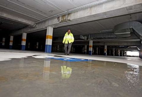 Infraestructuras que fueron incluidas en el Plan E como el p�rking boirense de A Boqueira da Negral siguen sin funcionar.