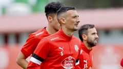 Pol Moreno durante un entrenamiento con el Lugo en O Ceao