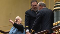 Una mujer reproch� a los diputados de PP, Vox y Junts su voto contrario al decreto: �Defend�is a los ricos de este pa�s�.
