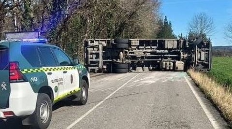 El conductor, que era el �nico ocupante del veh�culo, perdi� el control del cami�n en el que viajaba.